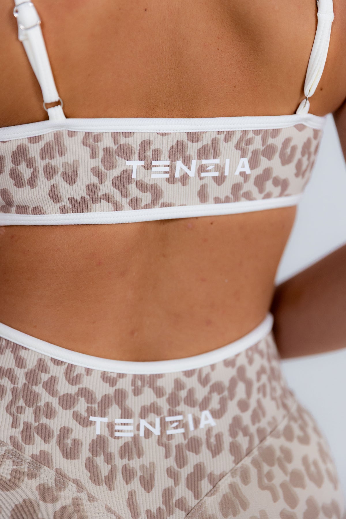 Body Fit Leo Top